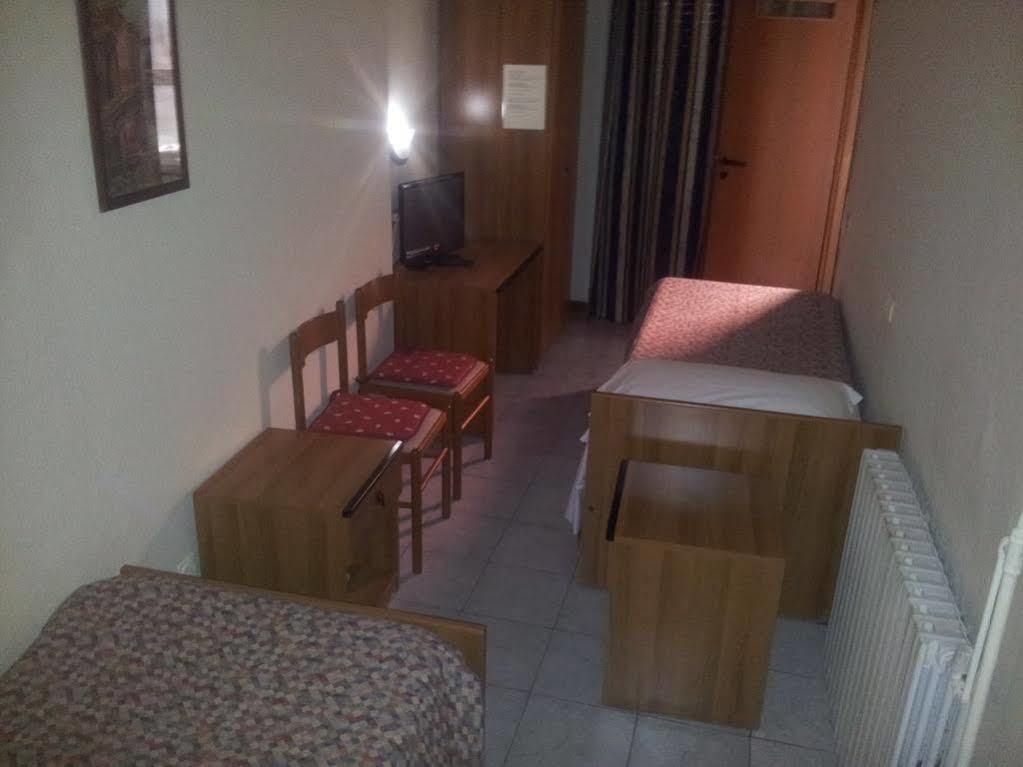 Albergo Leonardo Da Vinci Milan Bagian luar foto