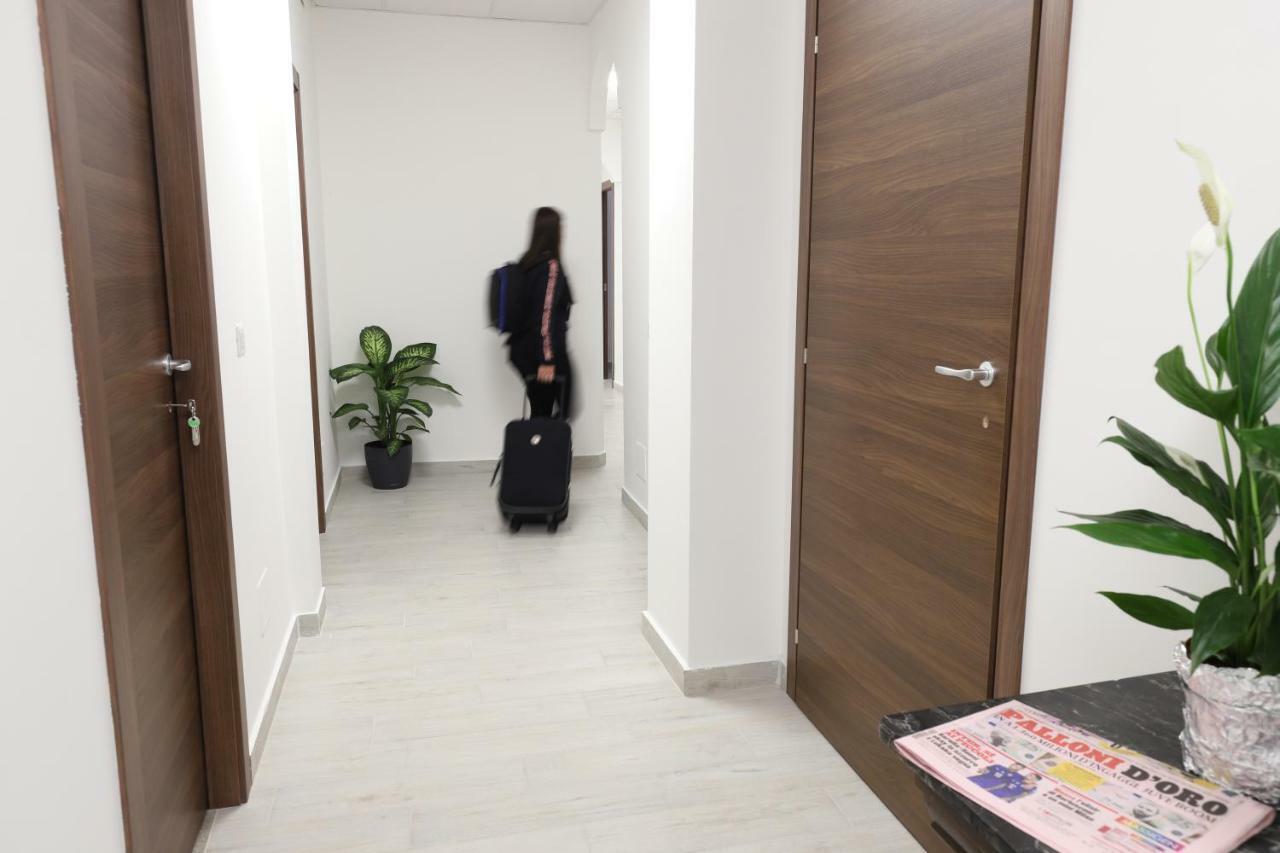 Albergo Leonardo Da Vinci Milan Bagian luar foto
