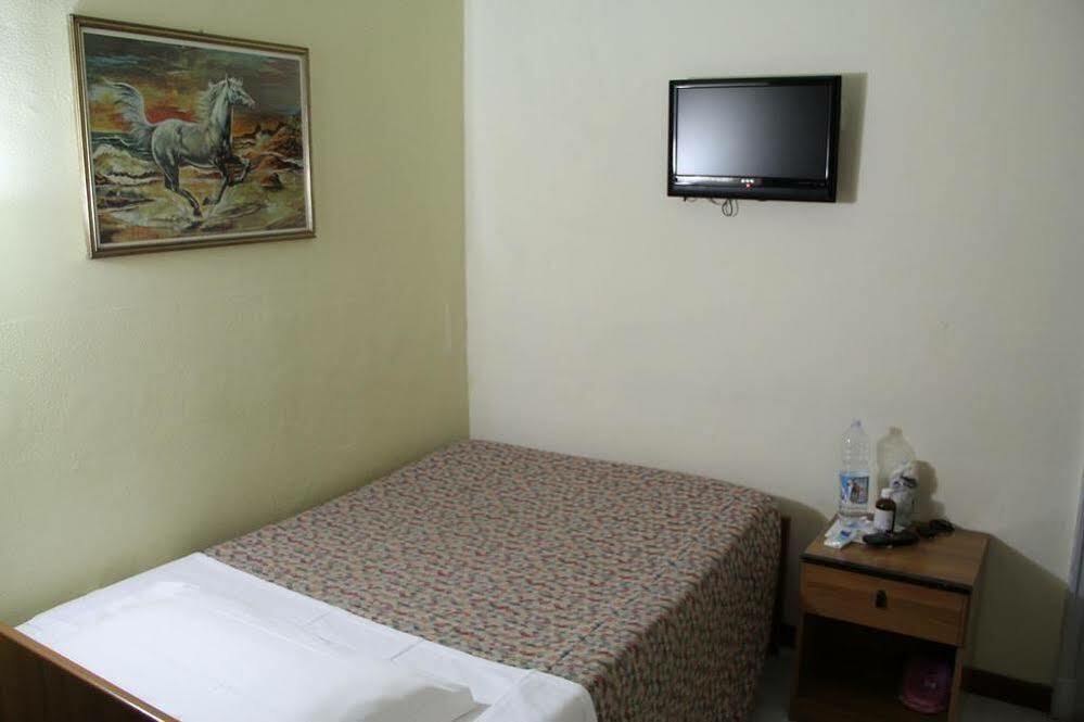 Albergo Leonardo Da Vinci Milan Bagian luar foto