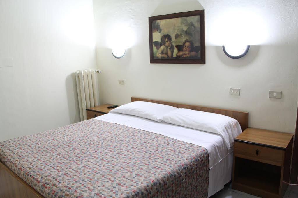 Albergo Leonardo Da Vinci Milan Bagian luar foto