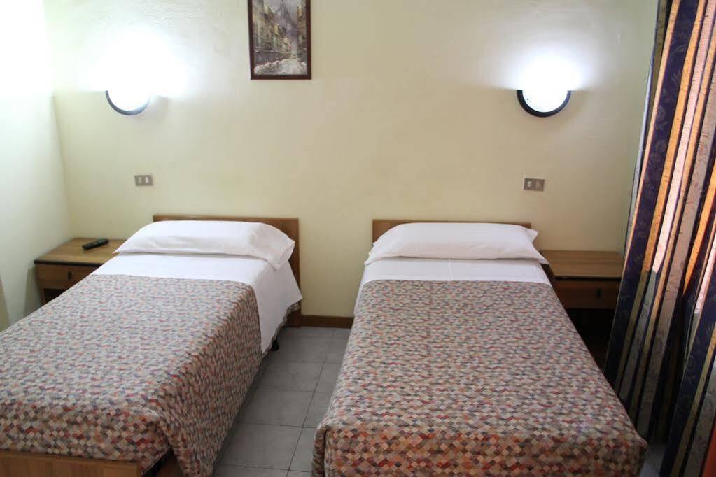 Albergo Leonardo Da Vinci Milan Bagian luar foto